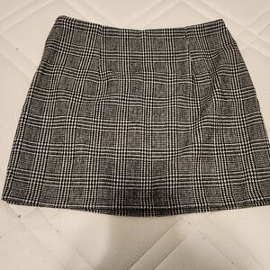 Black and White Plaid Skirt Size M